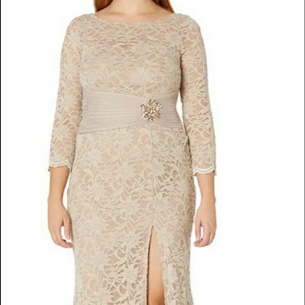 167. Cachet long embroidered dress lace broach size 6